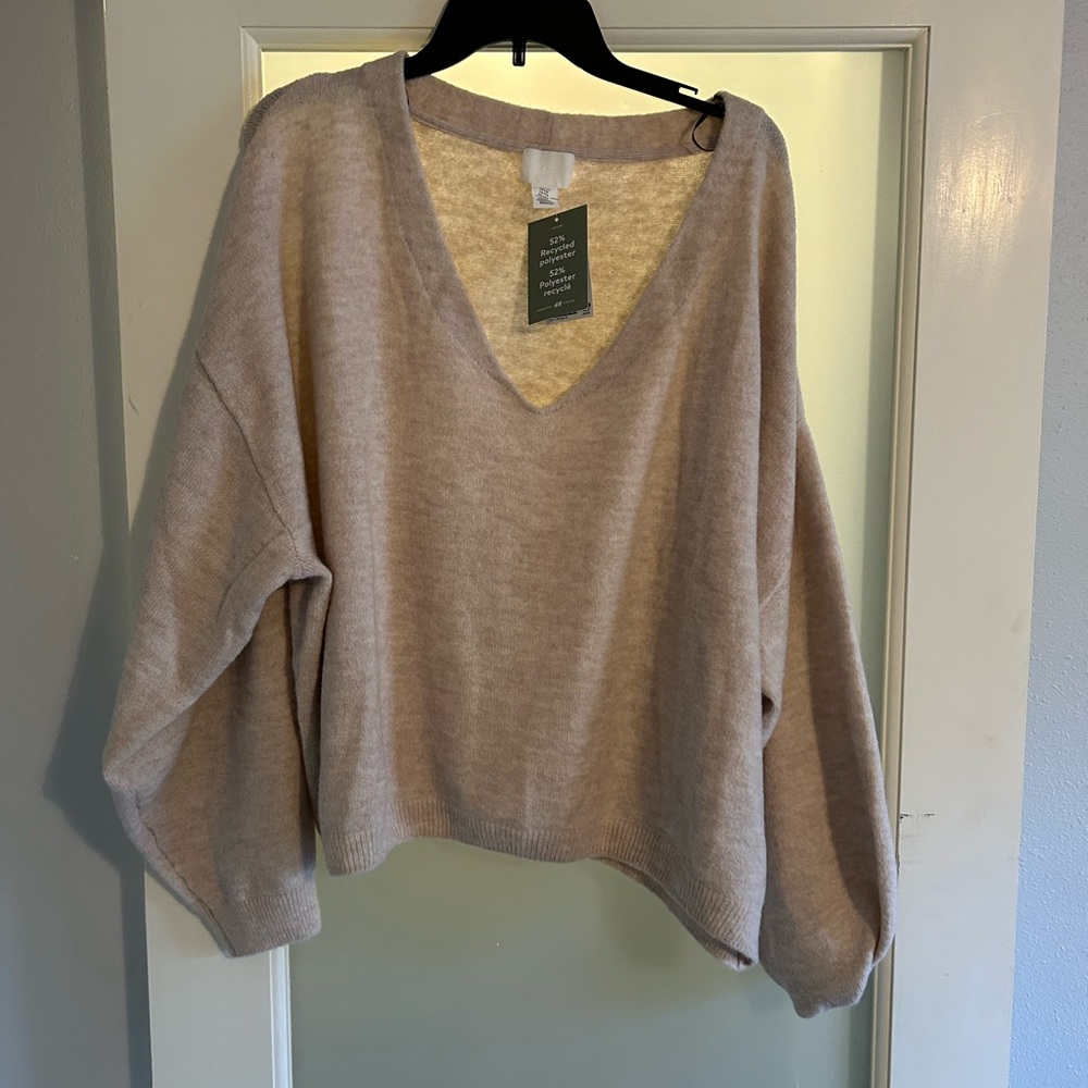 H&M light beige sweater. Nwt